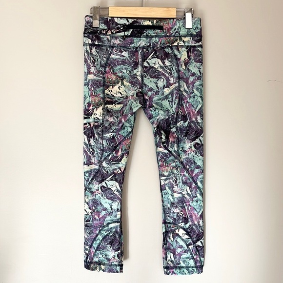 Lululemon Run: Inspire Crop II - Picture 4 of 11